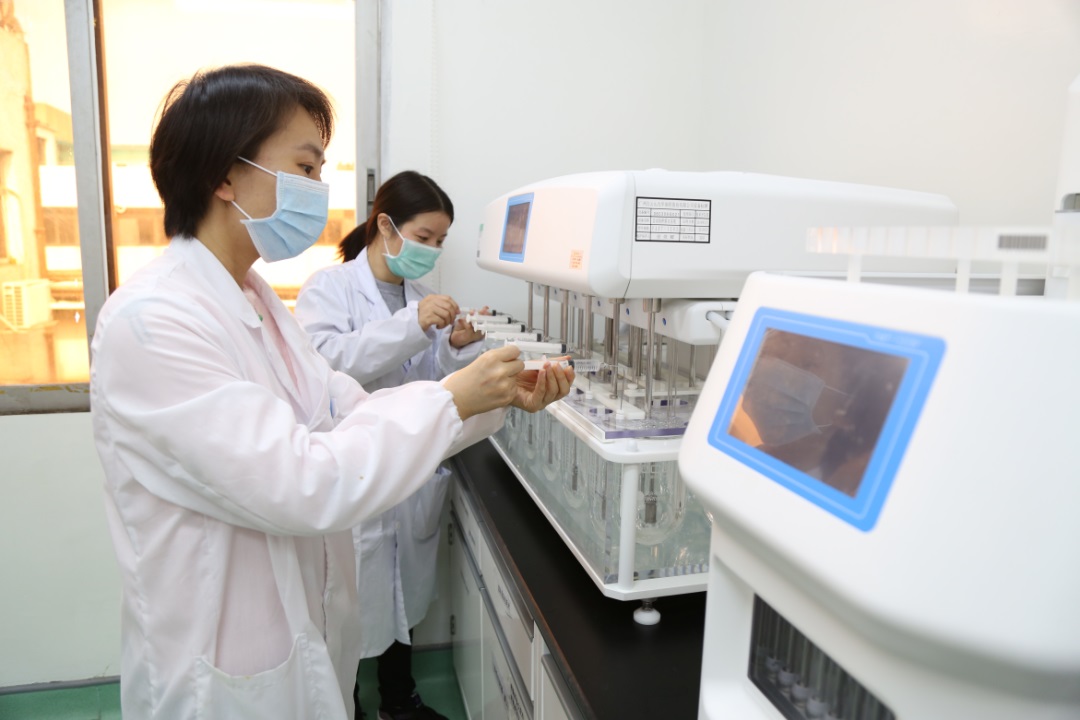 �칫���ϵ�һƿ�� �����ɿ���Ҳ����Ǩ�͵ıط�365�з��˶����